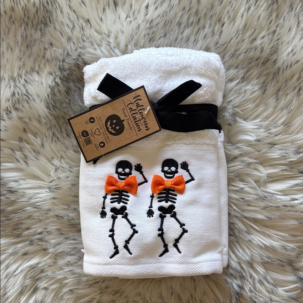 NWT Halloween Skeleton Set of 2 Hand Towels